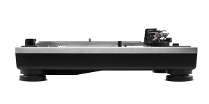 Vestlyd med to Technics-inspirerte platespillere